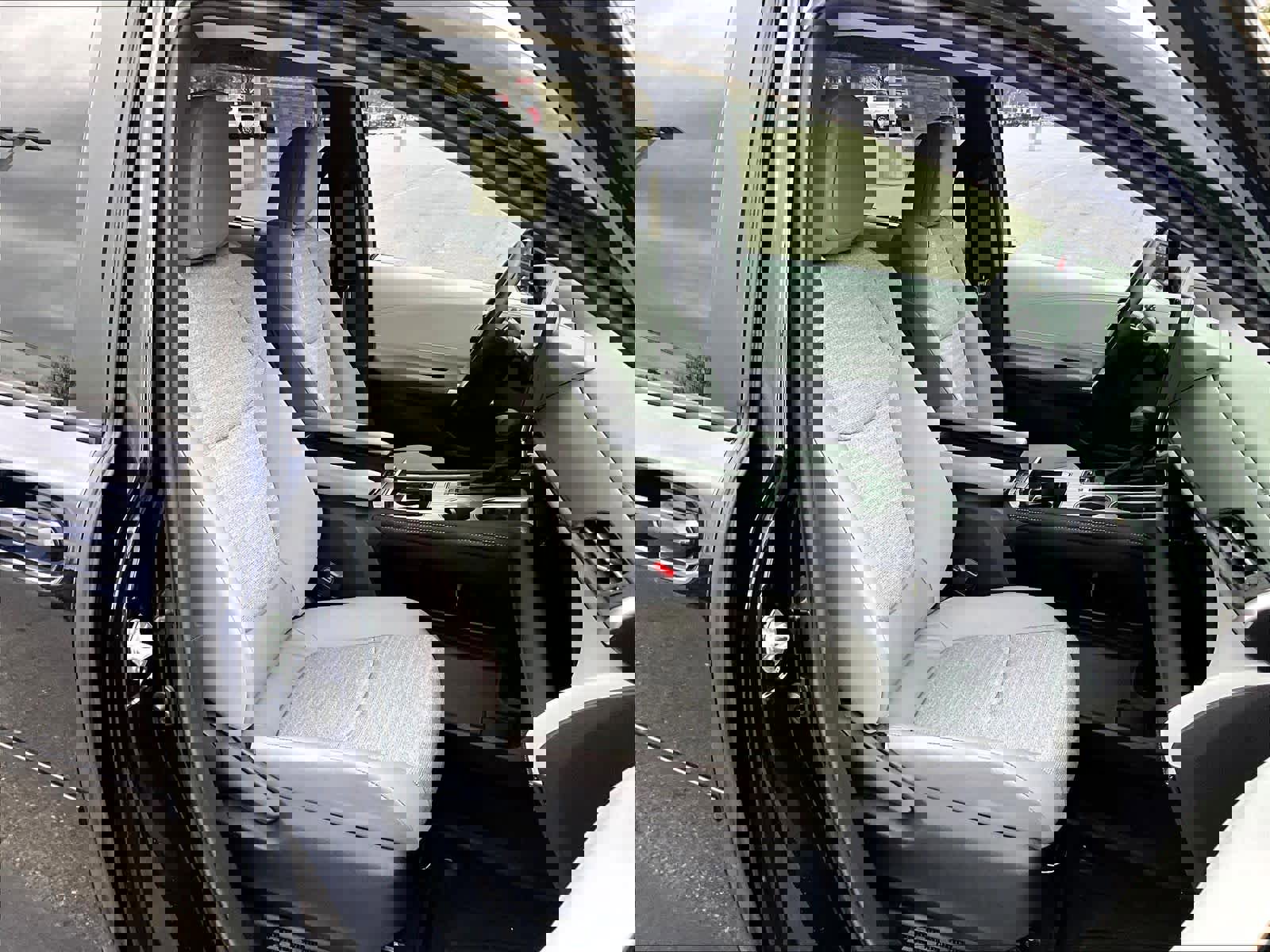 Used 2025 Toyota Sienna LE image 11