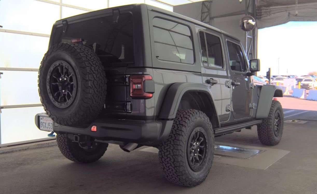 Used 2023 Jeep Wrangler Unlimited Rubicon 4xe AWD/4WD image 4