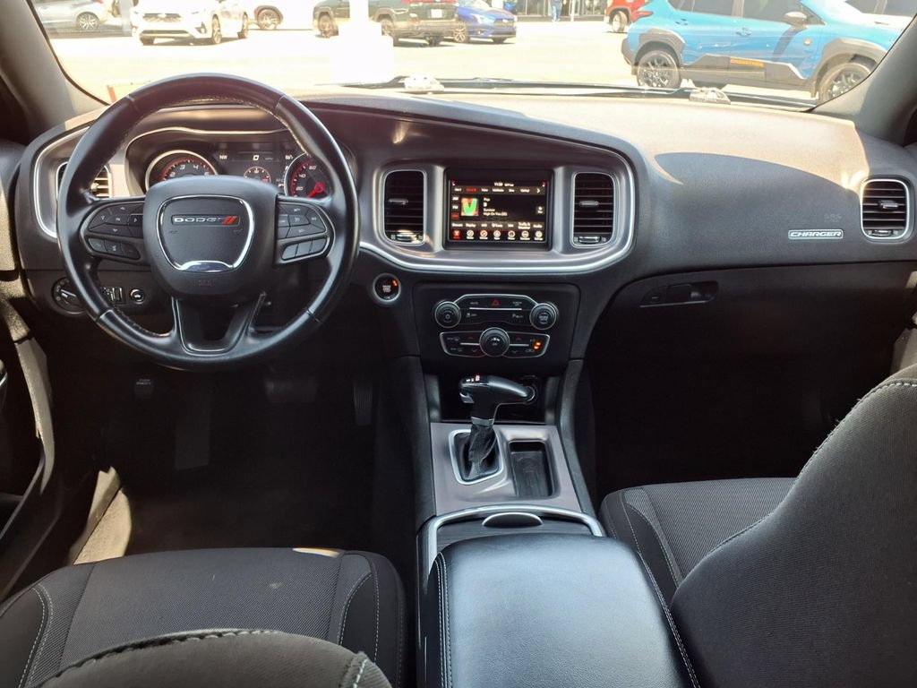 Used 2022 Dodge Charger SXT RWD image 2
