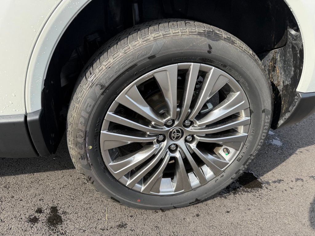 Used 2024 Toyota Venza XLE AWD/4WD image 33