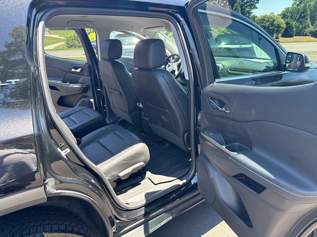 Used 2022 GMC Acadia SLT w/ Technology Package AWD/4WD image 12