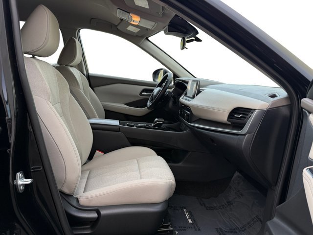 Used 2025 Nissan Rogue SV image 12