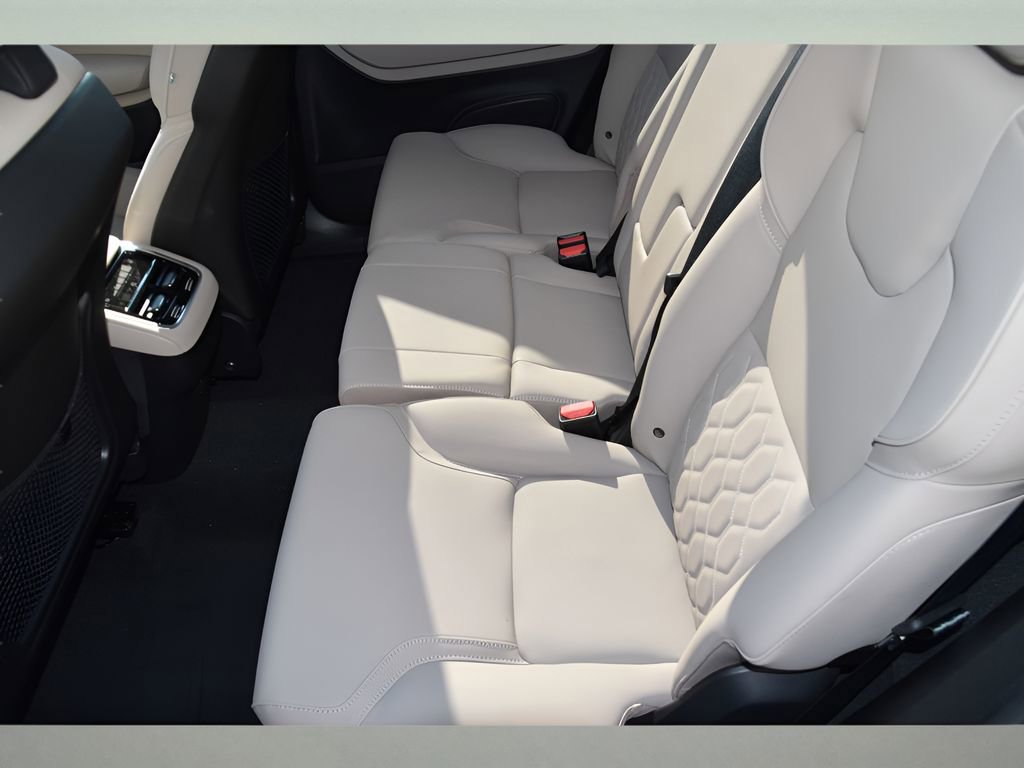 New 2026 Volvo XC90 B6 Plus w/ Protection Package Premier image 15