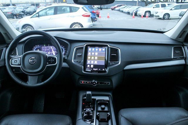 Used 2025 Volvo XC90 B5 Core image 15