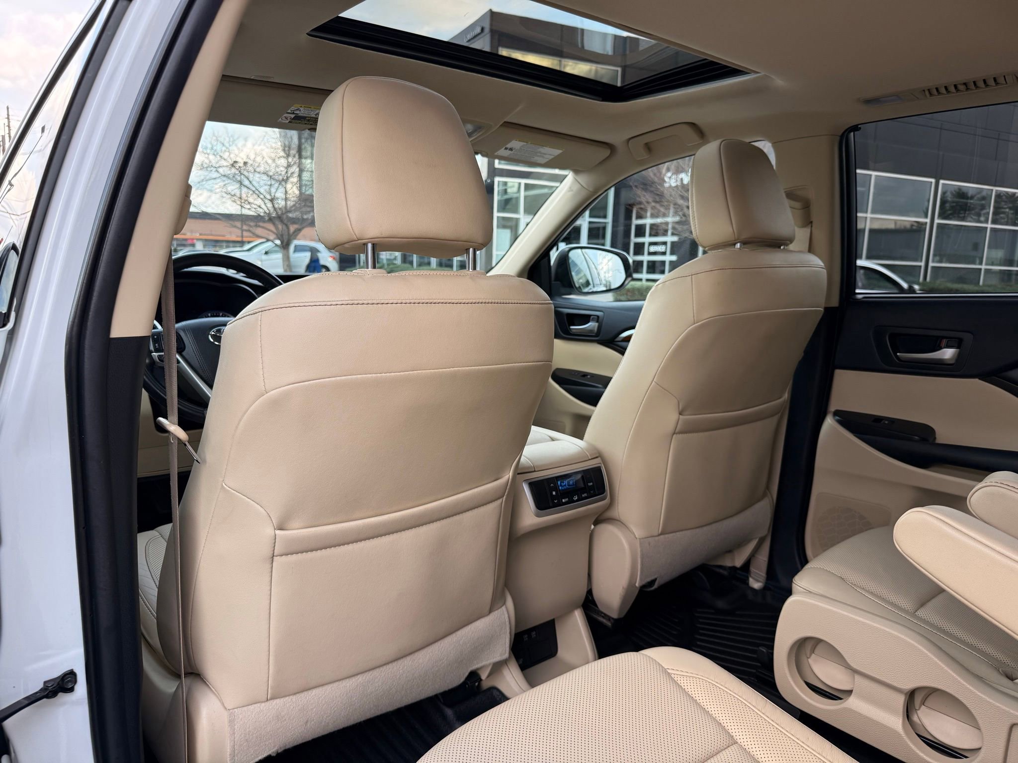 Used 2019 Toyota Highlander Limited AWD/4WD image 40