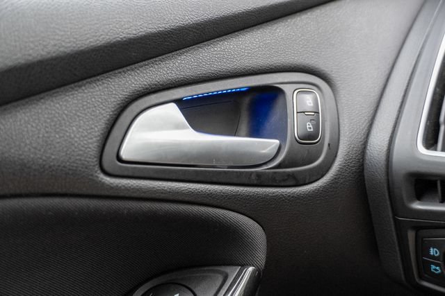 Used 2017 Ford Focus Titanium FWD image 16