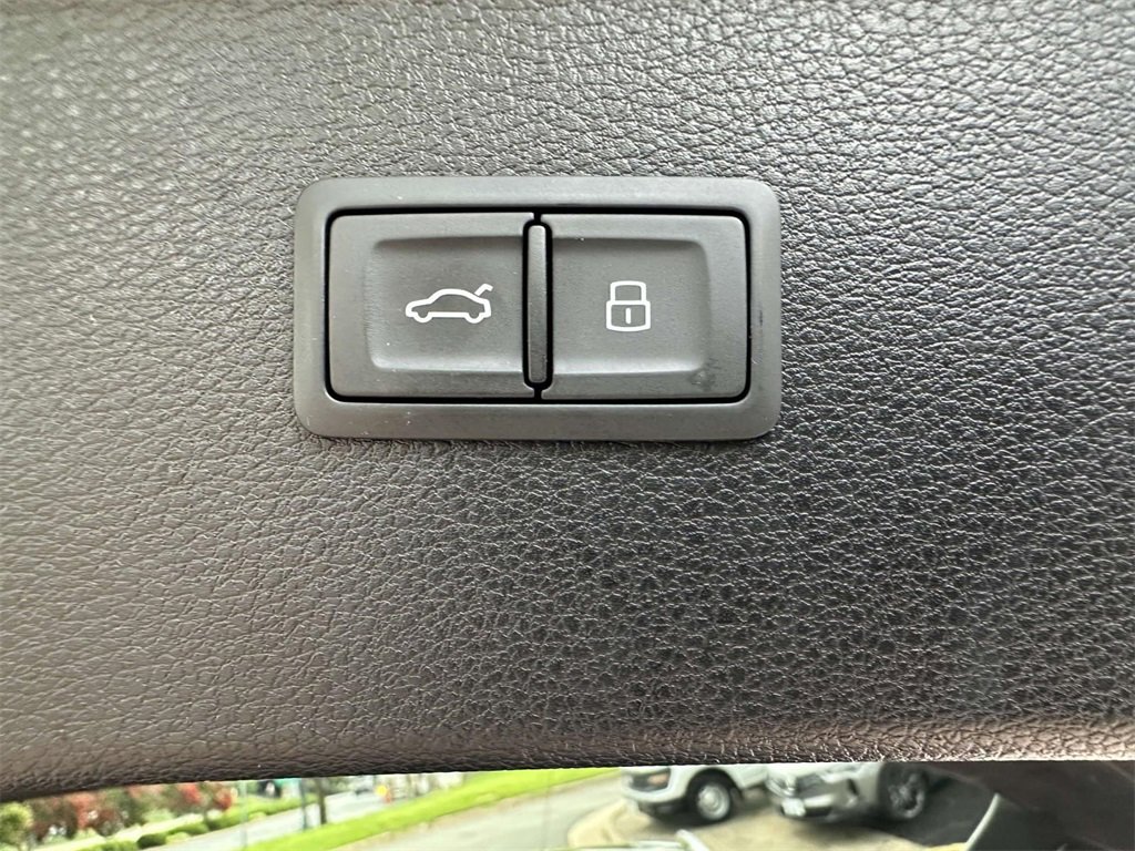 Used 2021 Audi Q5 e Prestige image 32