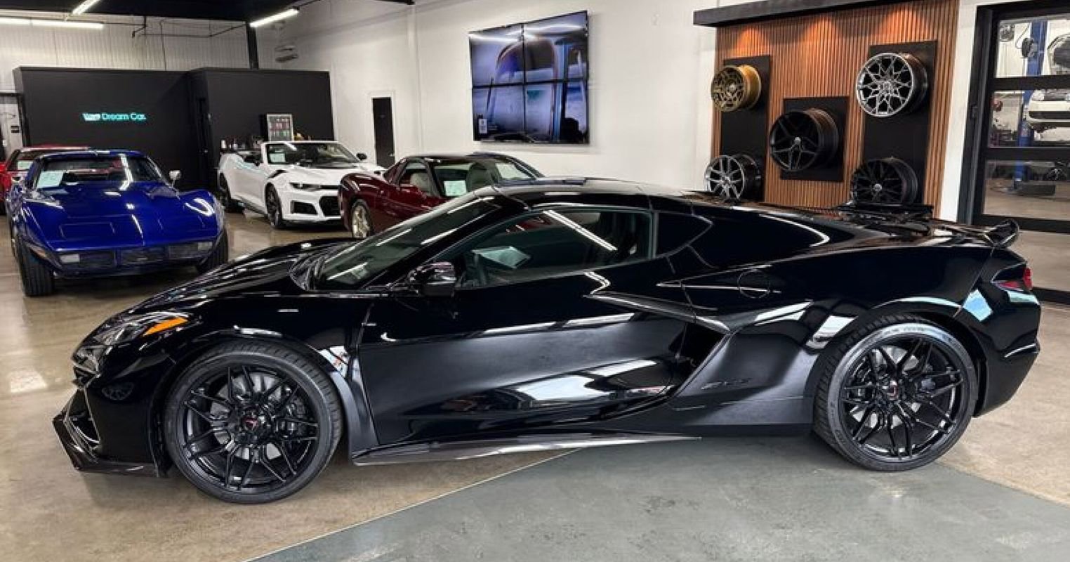 Used 2025 Chevrolet Corvette Z06 image 6