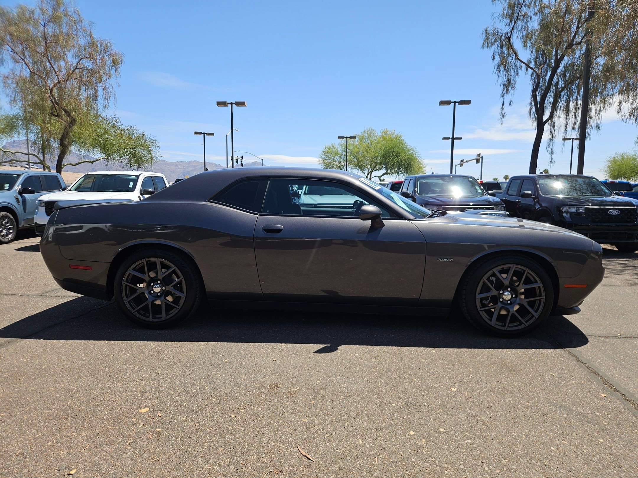 Used 2016 Dodge Challenger R/T RWD image 4