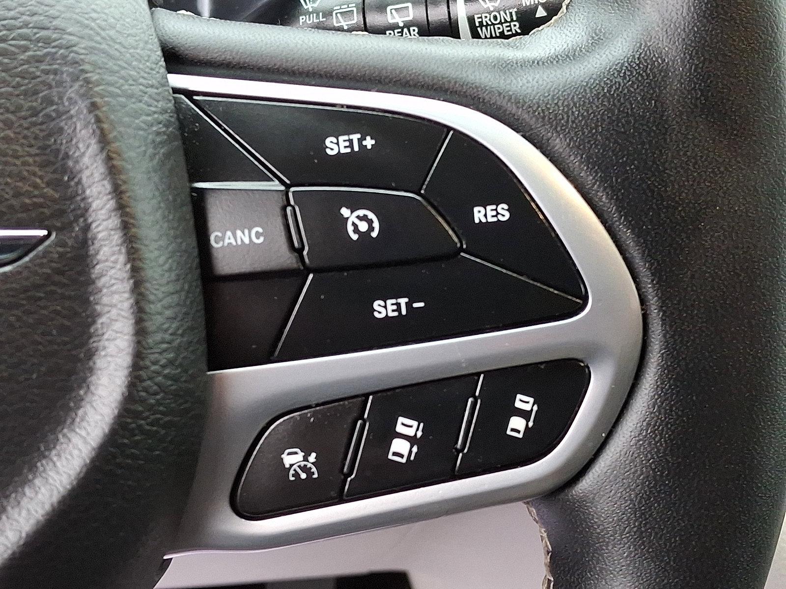 Used 2023 Chrysler Pacifica Touring-L image 23