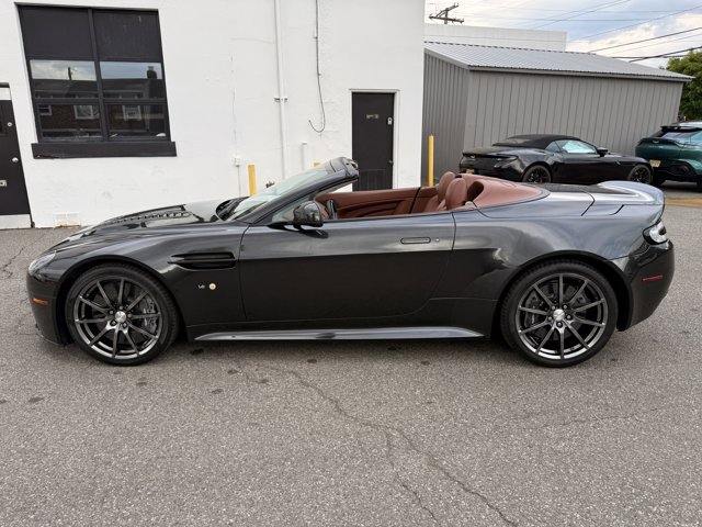 Used 2017 Aston Martin V12 Vantage S RWD image 2