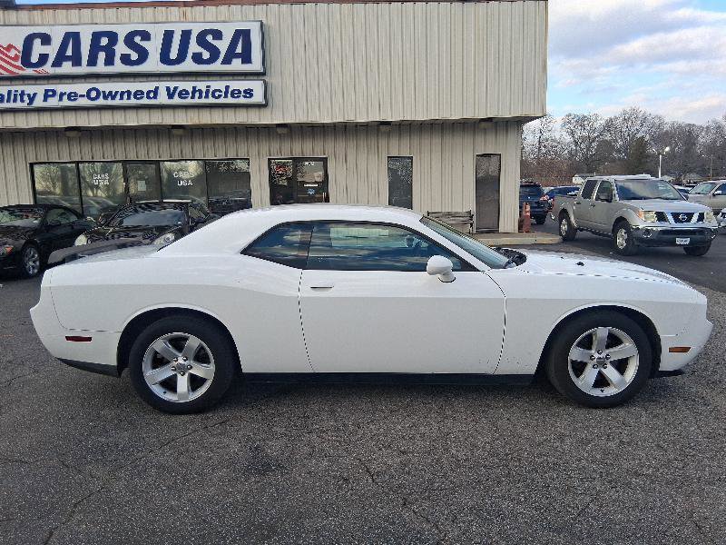 Used 2014 Dodge Challenger SXT RWD image 9