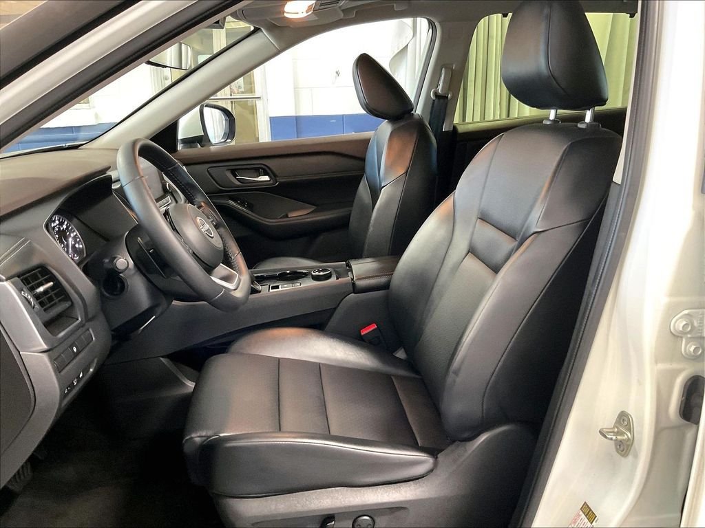 Used 2023 Nissan Rogue SV w/ SV Premium B Package AWD/4WD image 10