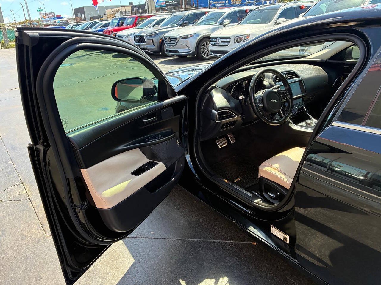 Used 2019 Jaguar XE Premium RWD image 6