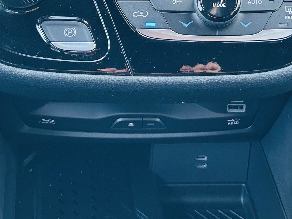 New 2026 Chrysler Pacifica Limited w/ Uconnect Theater Family Group image 14