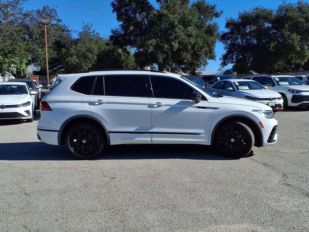 Used 2022 Volkswagen Tiguan SE R-Line image 3