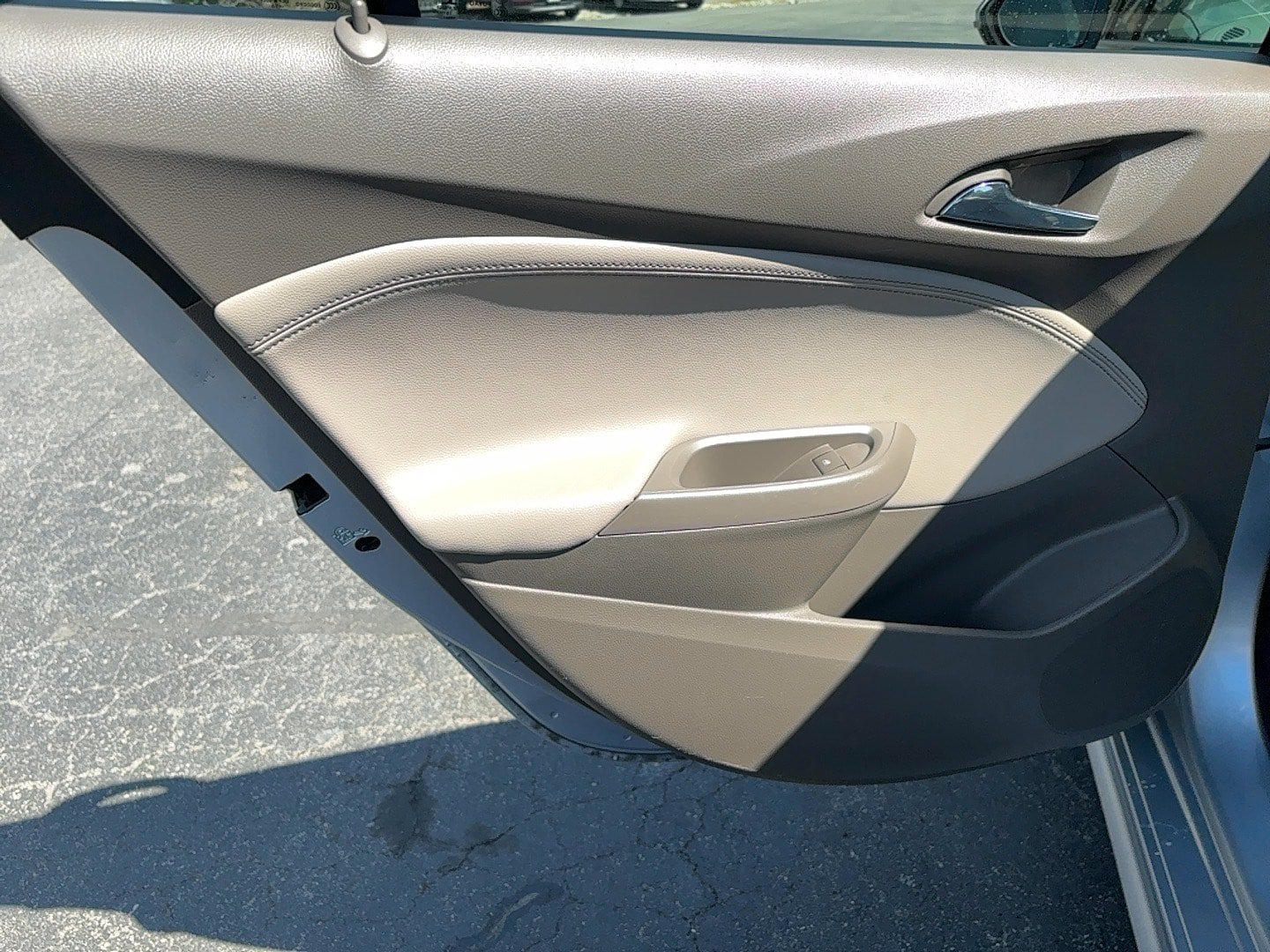 Used 2017 Chevrolet Cruze Premier FWD image 9