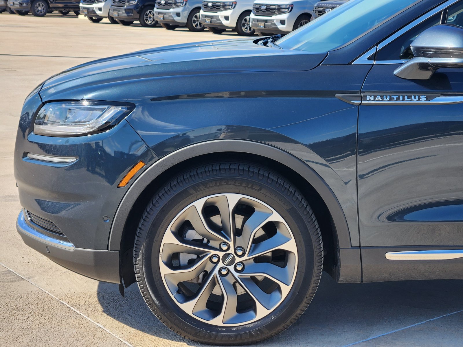Used 2022 Lincoln Nautilus Reserve w/ Equipment Group 201A FWD image 12