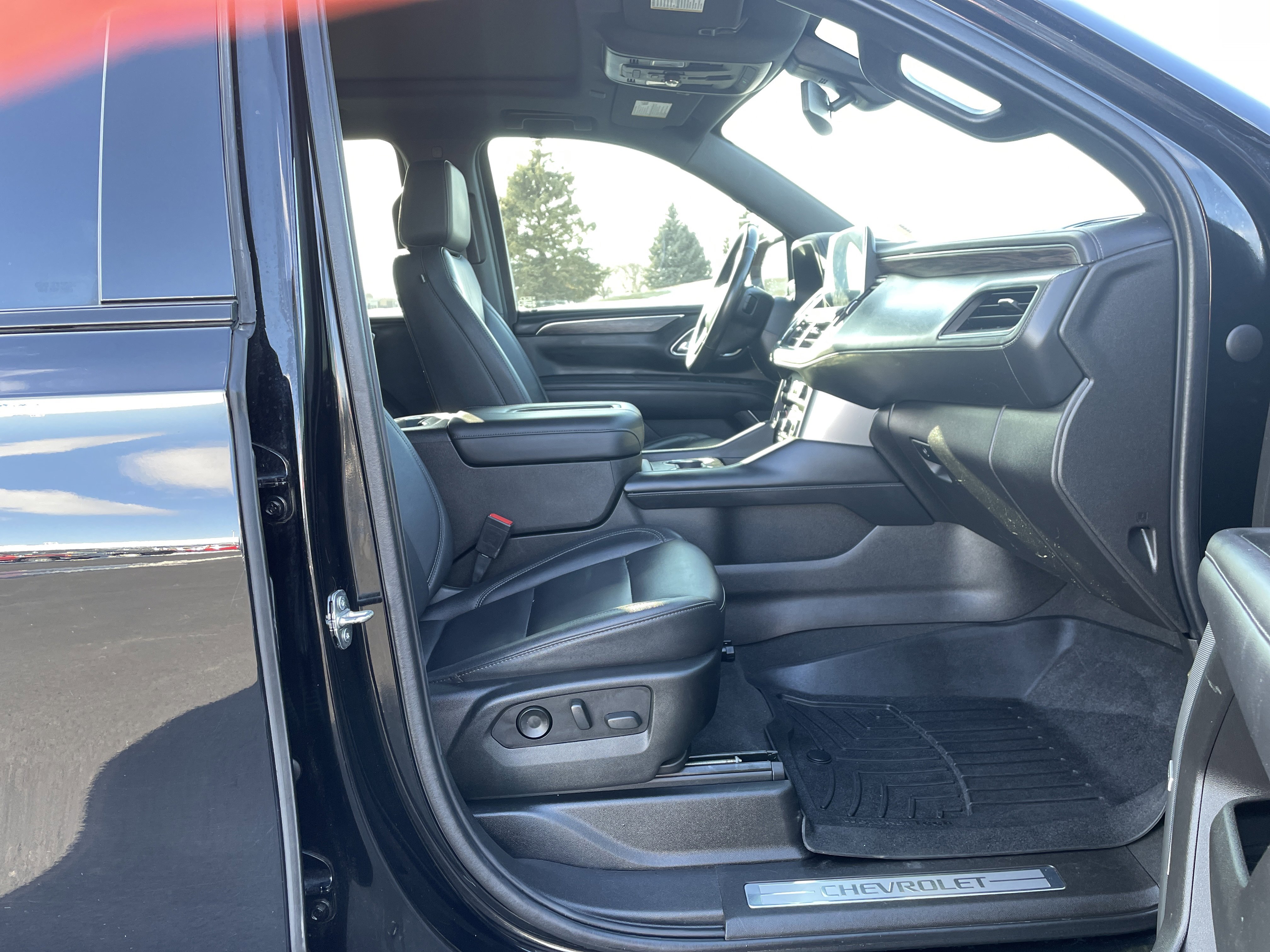 Used 2021 Chevrolet Tahoe Z71 w/ Luxury Package image 26