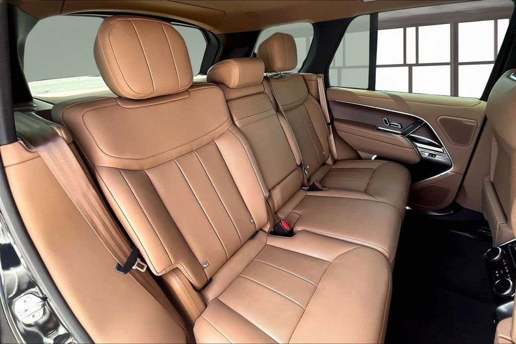 Used 2025 Land Rover Range Rover SE image 28
