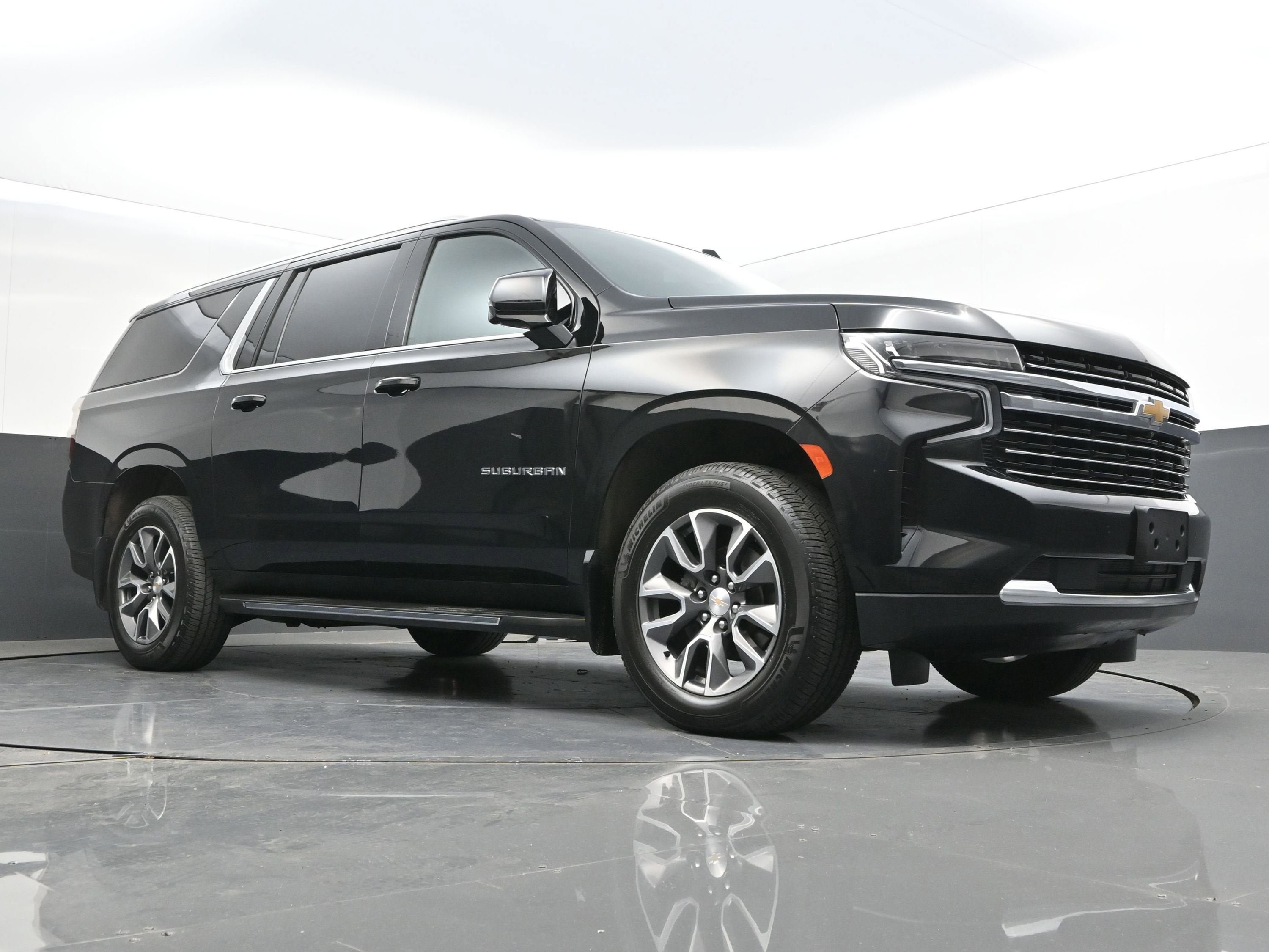 Used 2023 Chevrolet Suburban LT w/ Luxury Package AWD/4WD image 44