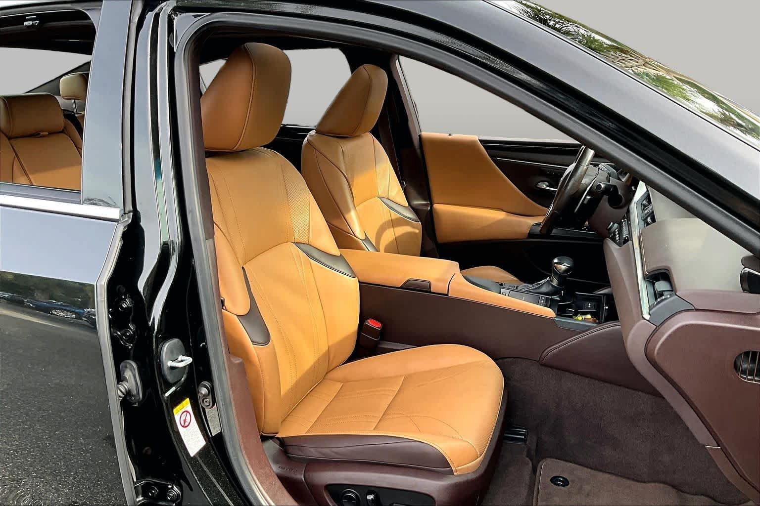 Used 2019 Lexus ES 350 Ultra Luxury w/ Accessory Package 2 FWD image 9