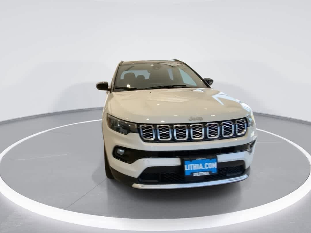 Used 2025 Jeep Compass Limited AWD/4WD image 3