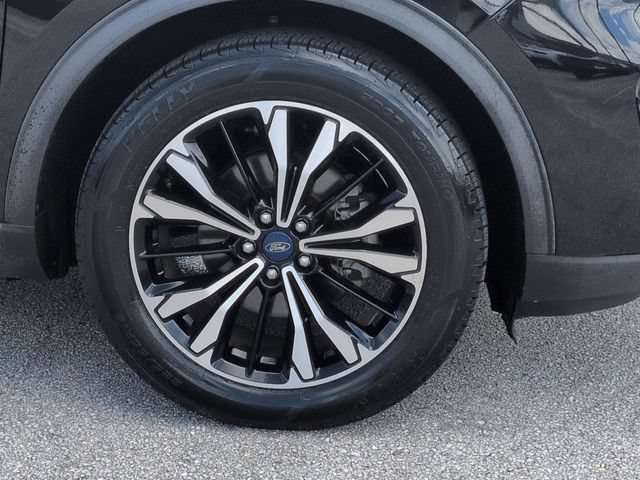 Certified 2022 Ford Escape SEL w/ SEL Stealth AWD Package image 11