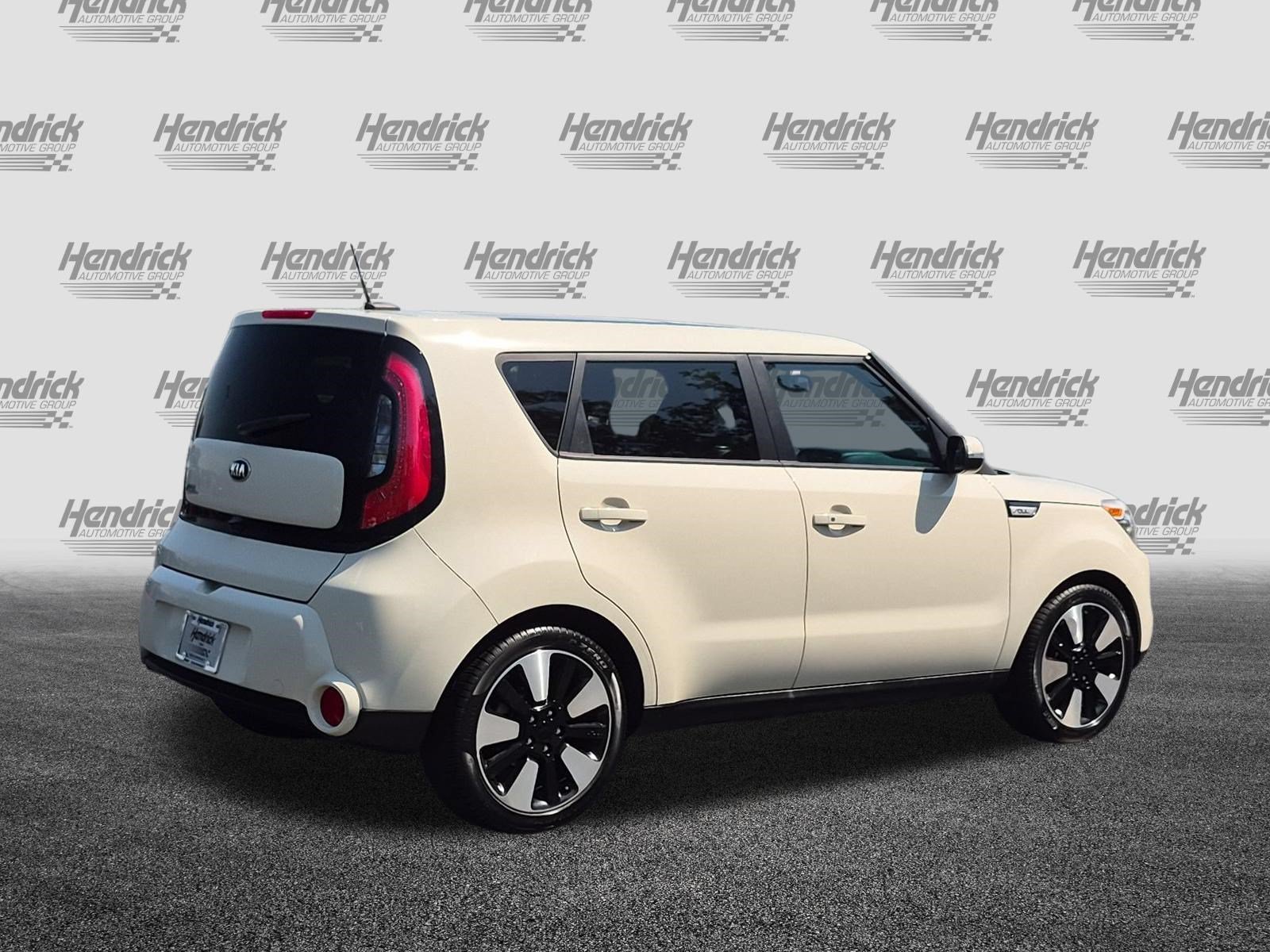 Used 2015 Kia Soul ! w/ Sun & Sound Package FWD image 10