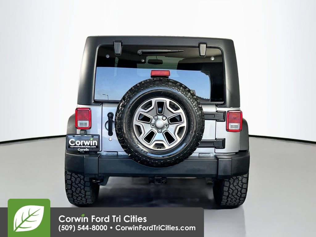 Used 2016 Jeep Wrangler Unlimited Rubicon w/ Connectivity Group AWD/4WD image 13