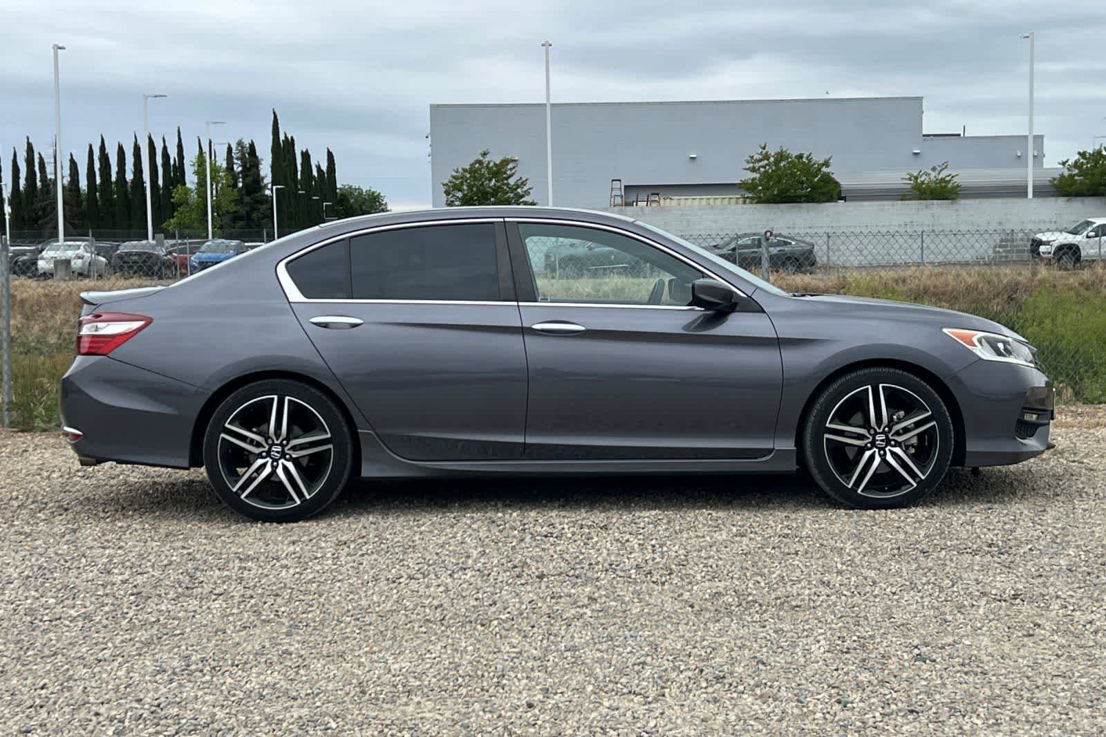 Used 2017 Honda Accord Sport image 9