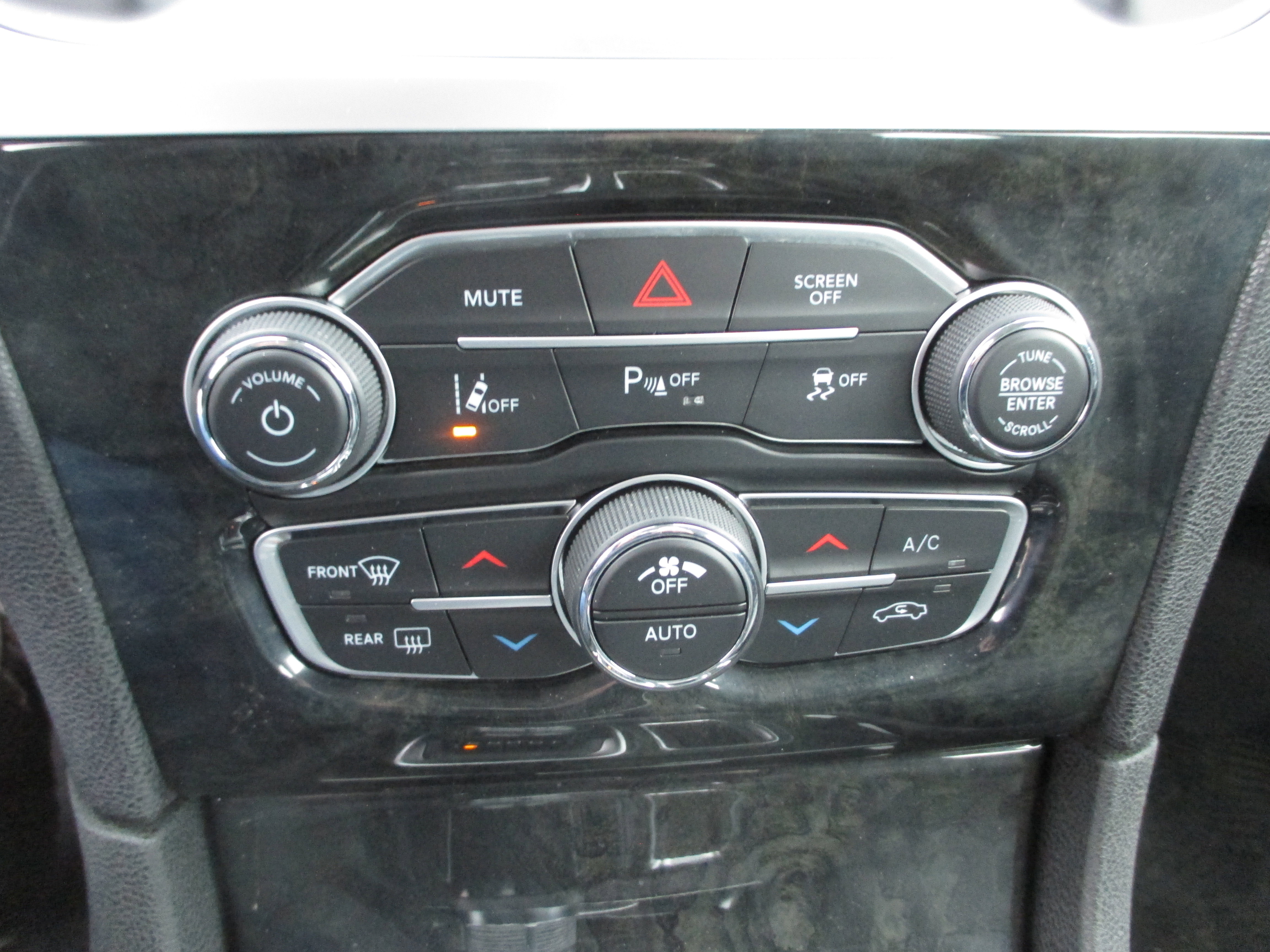 Used 2023 Chrysler 300 Touring L w/ Popular Equipment Group image 17