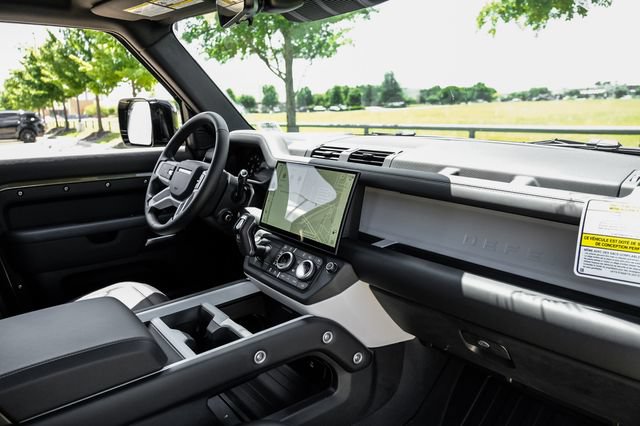 New 2026 Land Rover Defender 110 X-Dynamic SE AWD/4WD image 17