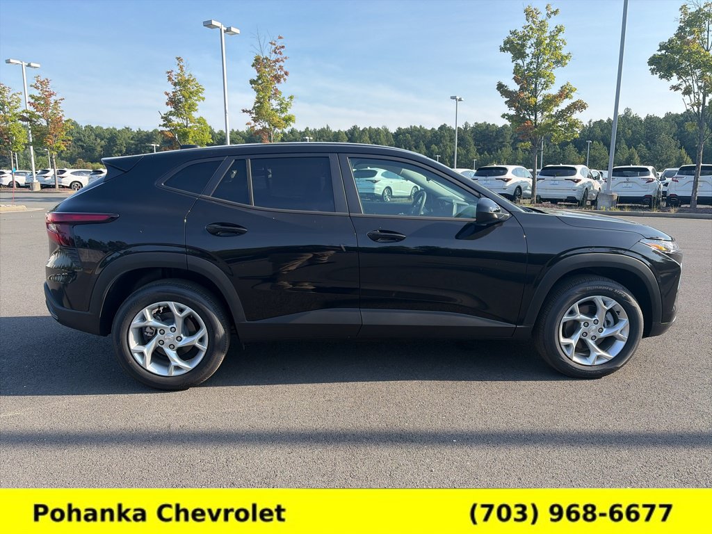 New 2026 Chevrolet Trax LS w/ LS Convenience Package FWD image 8