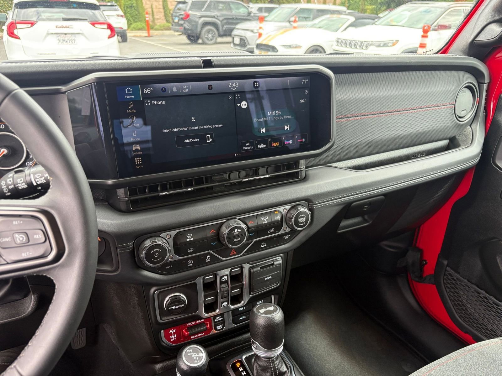 Used 2025 Jeep Wrangler Unlimited Rubicon AWD/4WD image 17