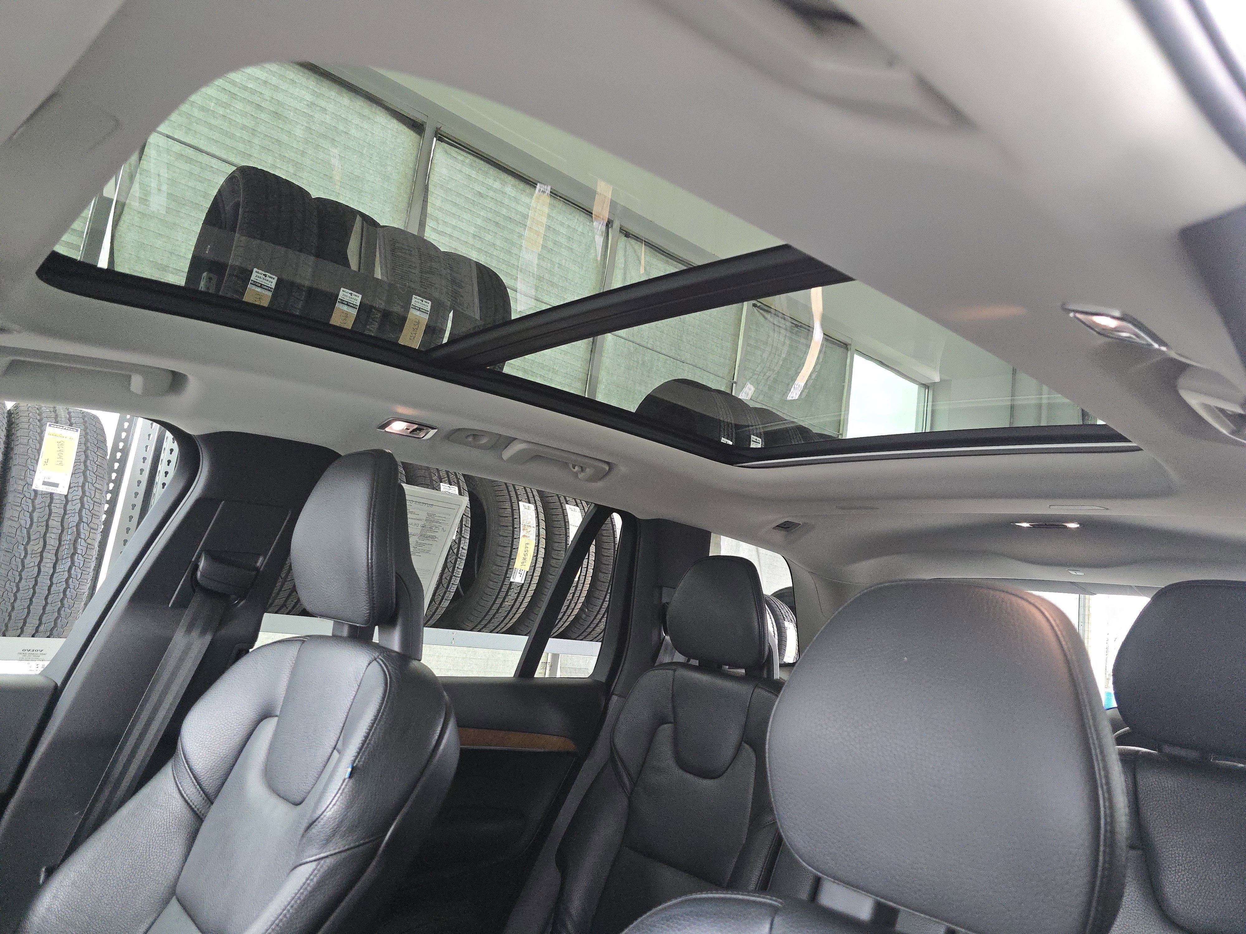 Used 2021 Volvo XC90 T6 Momentum image 14