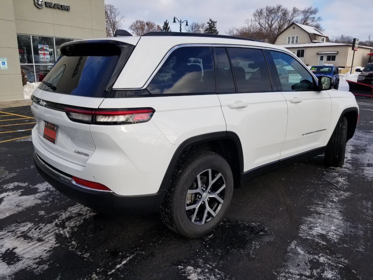 Certified 2024 Jeep Grand Cherokee Limited image 6