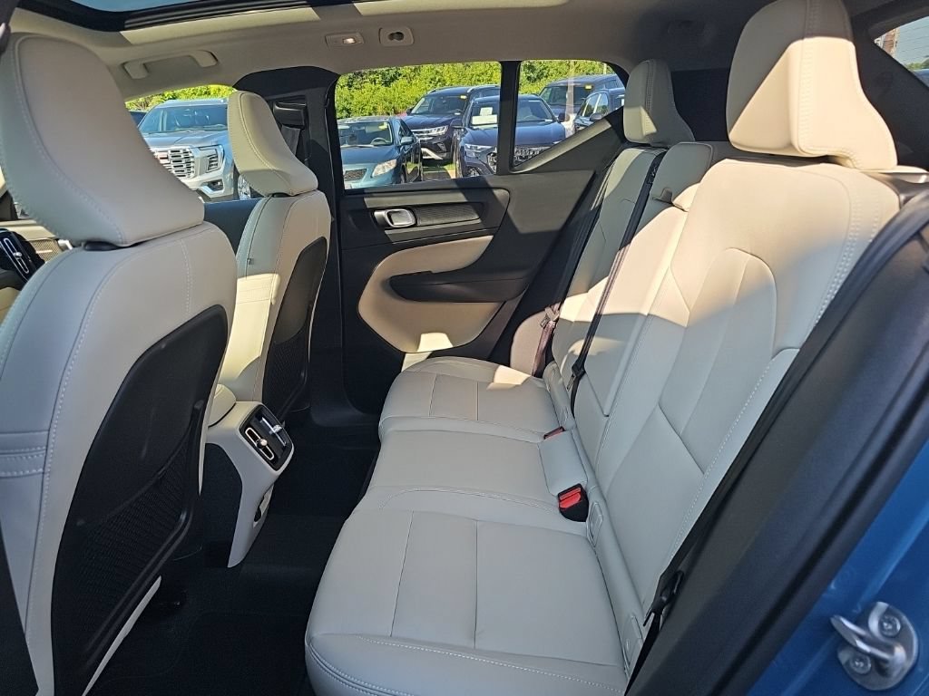 Used 2024 Volvo XC40 B5 Ultimate w/ Protection Package Premier AWD/4WD image 12