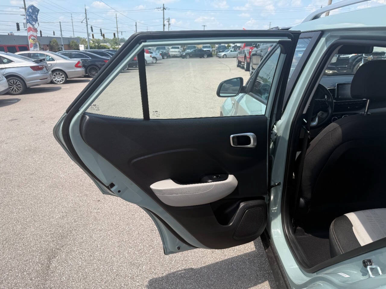 Used 2025 Hyundai Venue SEL FWD image 20