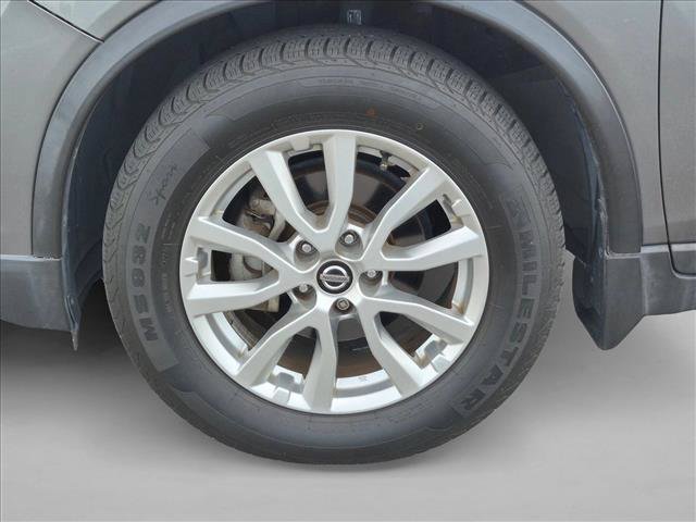Used 2017 Nissan Rogue SV w/ SV Premium Package FWD image 17