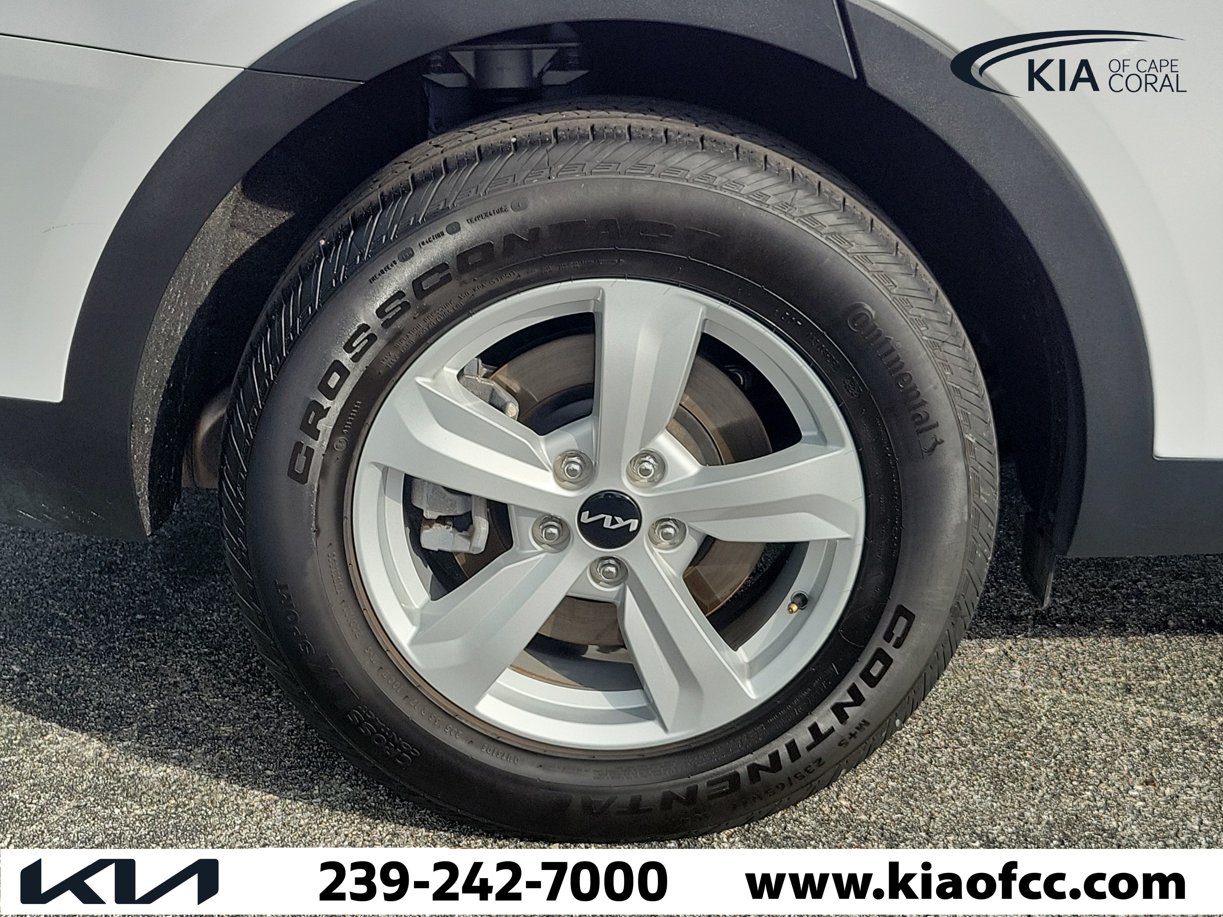 Used 2025 Kia Sorento LX FWD image 9