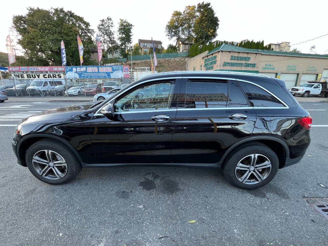 Used 2017 Mercedes-Benz GLC 300 4MATIC w/ Premium 1 Package image 3