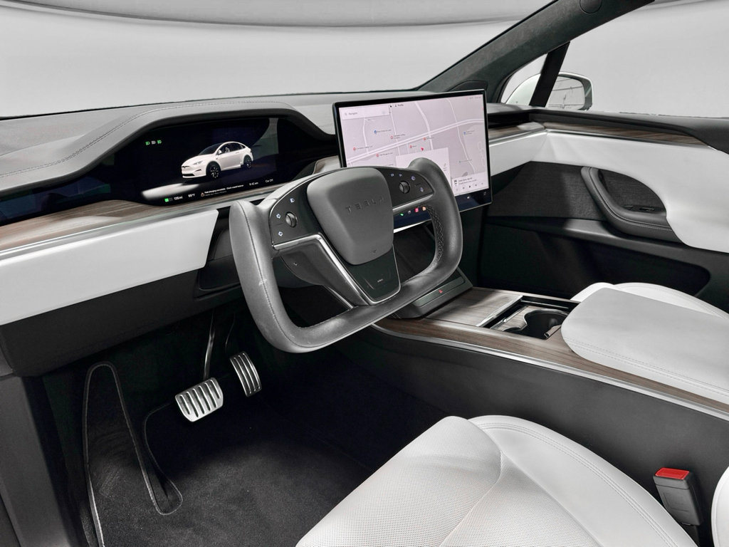 Used 2025 Tesla Model X image 17