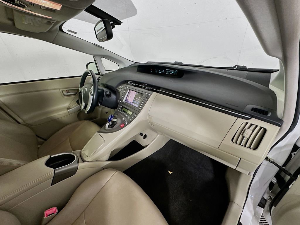 Used 2013 Toyota Prius Four w/ Deluxe Solar Roof Pkg image 28