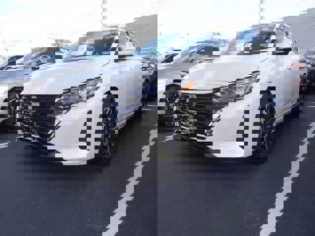 Used 2024 Nissan Sentra SV image 1