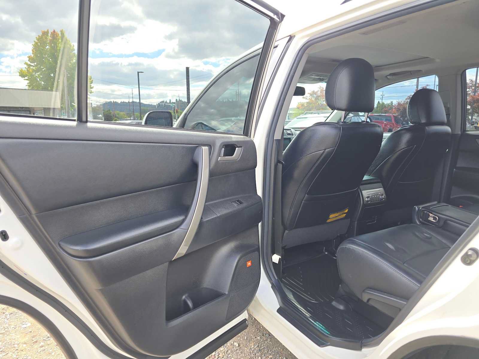 Used 2012 Toyota Highlander SE w/ Tow Pkg AWD/4WD image 15