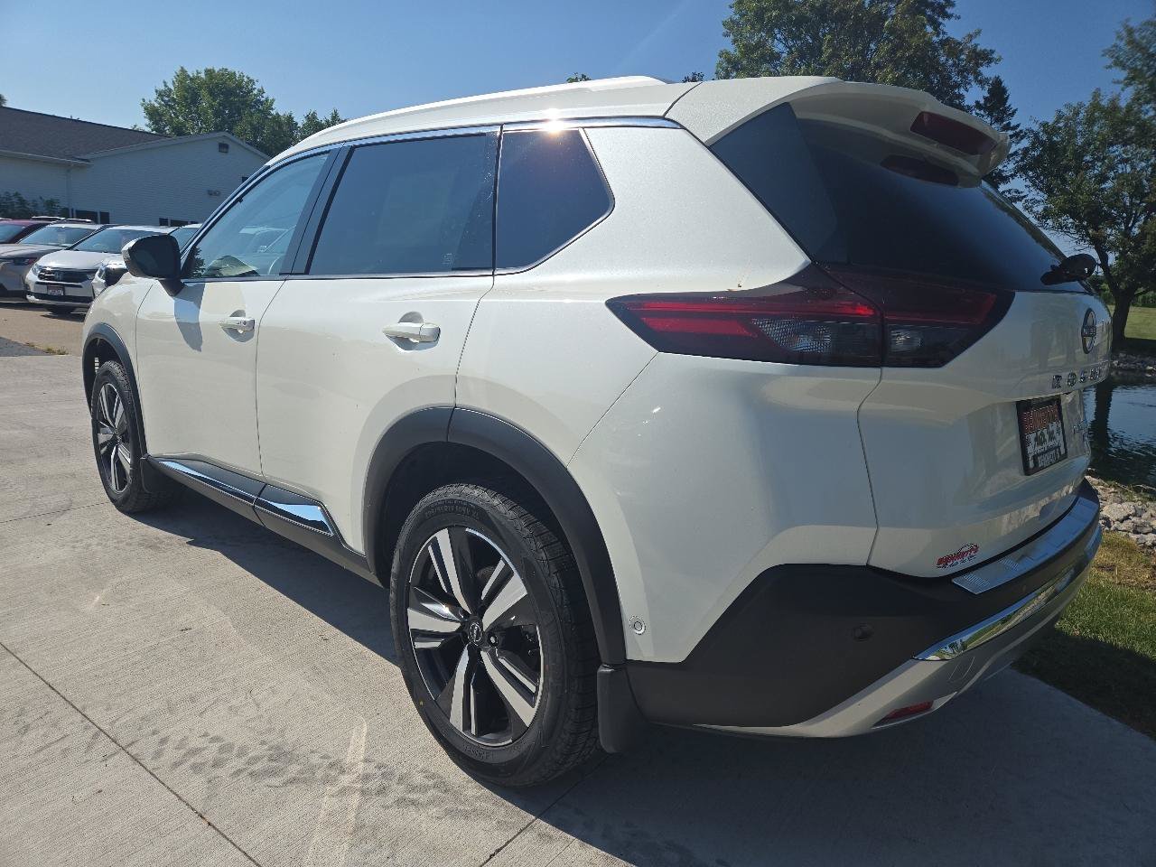 Used 2023 Nissan Rogue Platinum AWD/4WD image 7
