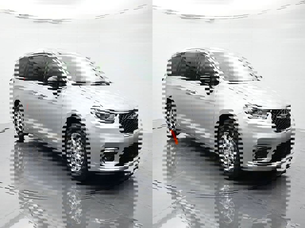 New 2026 Chrysler Pacifica Select image 3