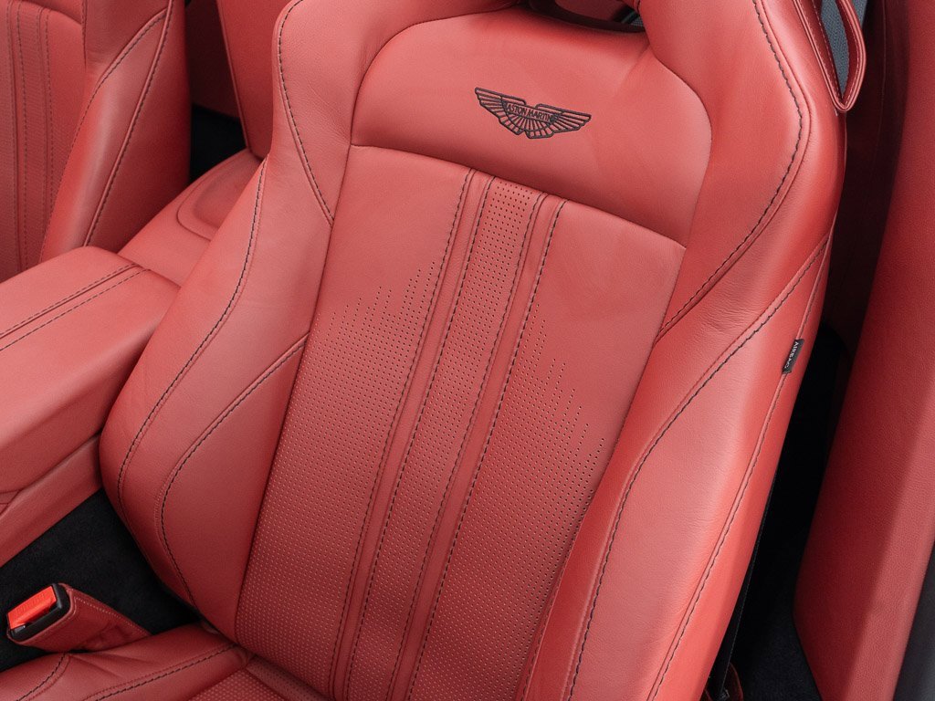 Used 2021 Aston Martin V8 Vantage Roadster image 25