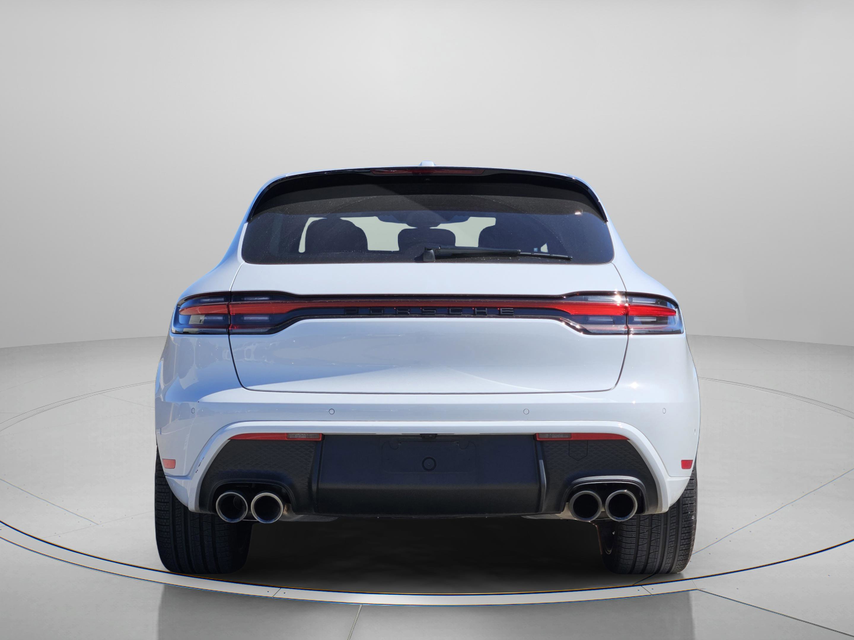 Certified 2023 Porsche Macan Turbo image 4